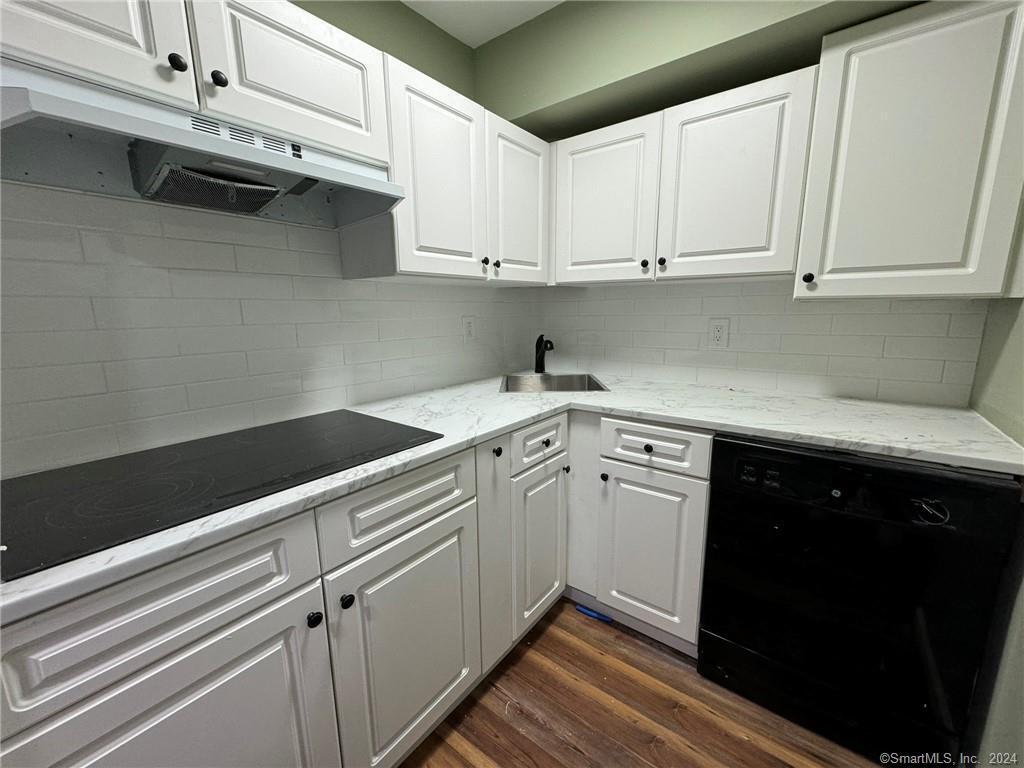 Primary Photo - 35 Hearthstone Dr