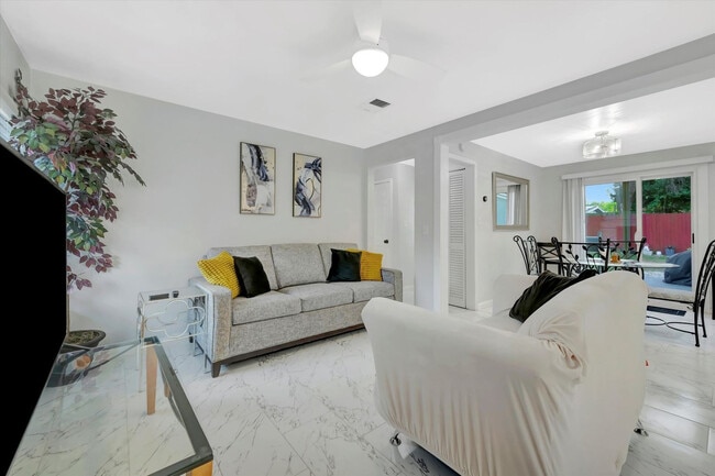 Foto del edificio - 4213 E Yukon St