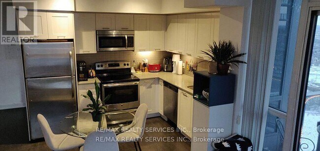 Photo du bâtiment - 2220-2220 Lake Shore Blvd W