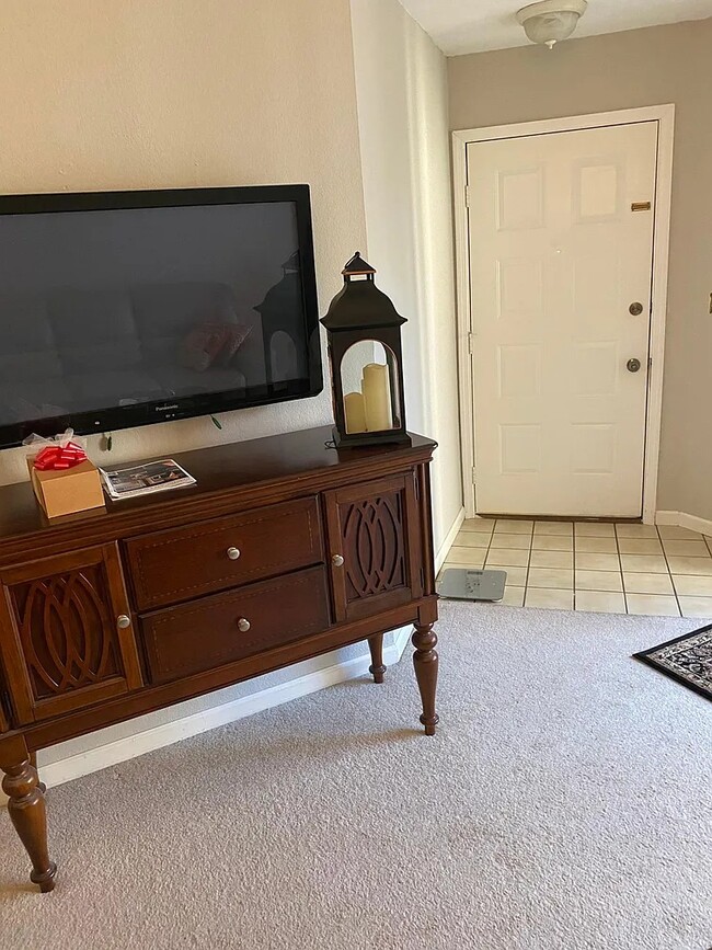 Foto del edificio - 1022 Cedar Gables Dr