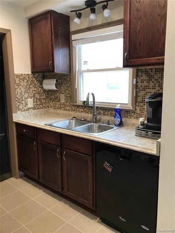 Foto del edificio - 1844 Symes St