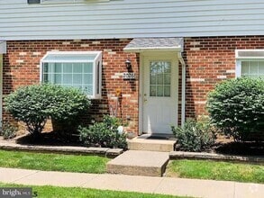 Building Photo - 2026 Mary Ellen Ln