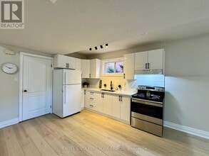 Building Photo - 125 Sovereigns Gate