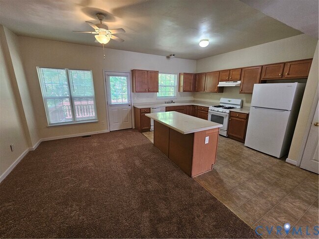 Foto del edificio - 8722 Springwater Dr