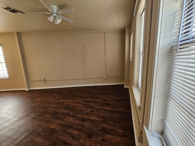 Building Photo - Harlandale Building