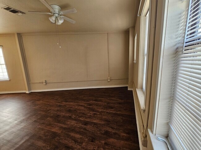 Foto del edificio - Harlandale Building