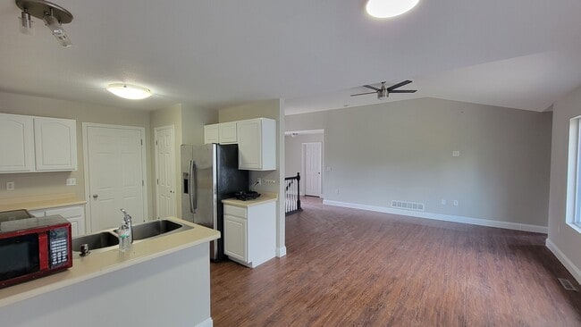 Building Photo - 1708 Apple Ln