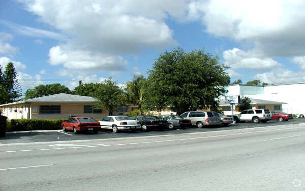 Primary Photo - 6224 Miramar Pky