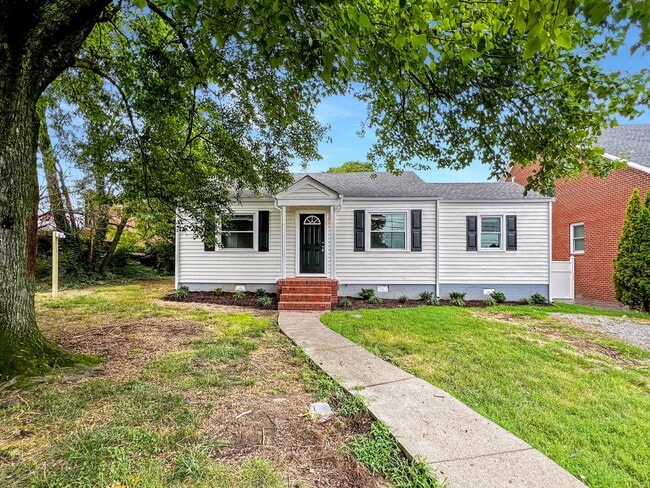 Building Photo - Fully Renovated 3-Bedroom Gem in West End ...