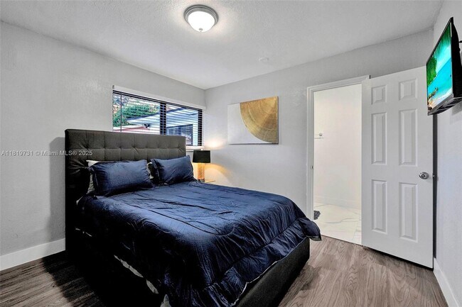 Foto del edificio - 1324 NE 151st St