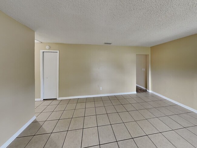 Building Photo - MOVE IN SPECIAL!!! 3/2 Home