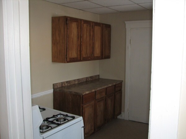 Kitchen - 7712 Lawn Ave