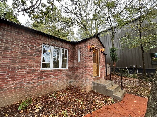 Foto del edificio - 604 E Huntsville Rd