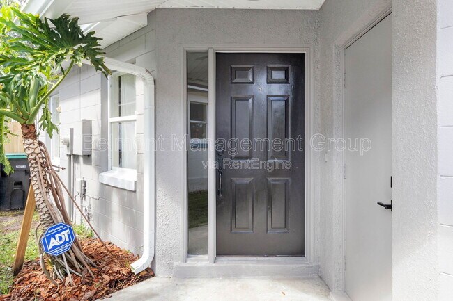 Foto del edificio - 6438 Tidewave St