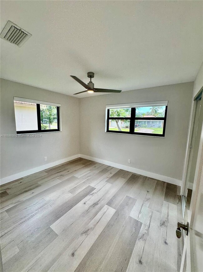 Building Photo - 3 bedroom in Hollywood FL 33020