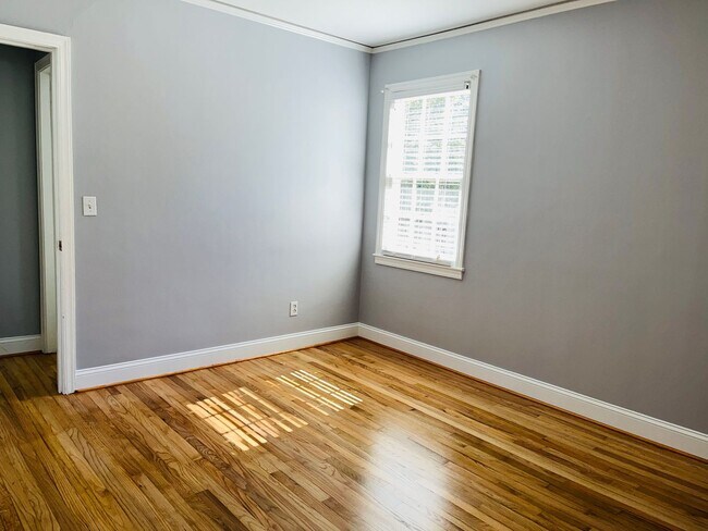 Building Photo - WOW! Completely renovated 2 bedroom home n...