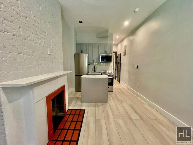 Foto del edificio - European-Style 1 Bedroom with Private Gard...