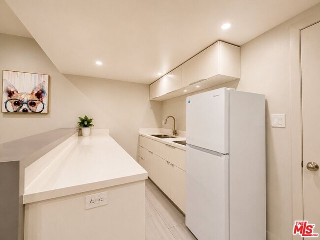 Building Photo - 508 Kings Rd