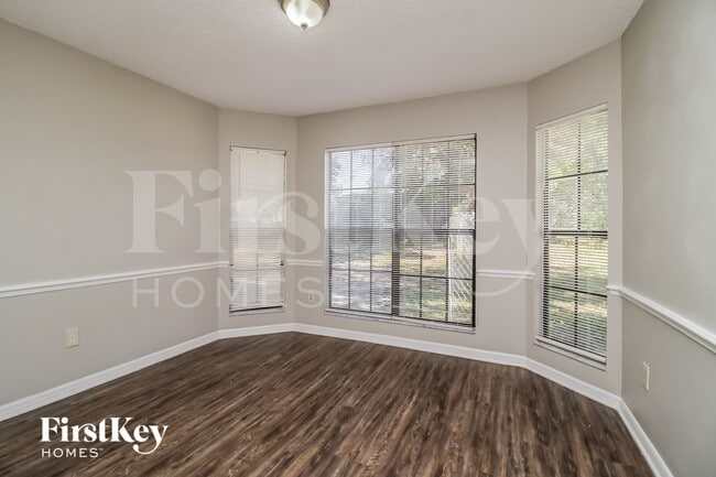 Building Photo - 602 Brunswick Terrace