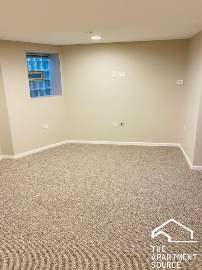 Foto del edificio - 3110 W Fullerton Ave