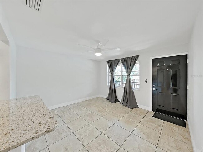 Foto del edificio - 2501 Harn Blvd