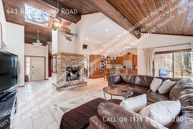 Foto del edificio - 441 Burlingham Rd