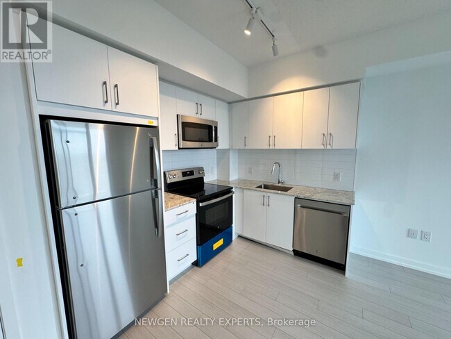 Photo du bâtiment - 4010 Eglinton Ave W