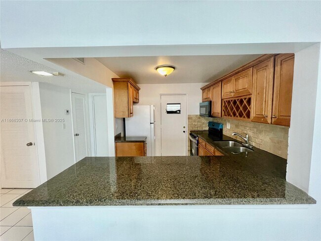 Foto del edificio - 2320 S Cypress Bend Dr