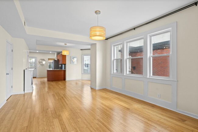 Building Photo - 37 E 35th St