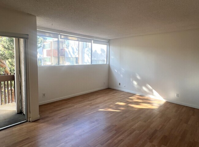 Foto del edificio - 6000 Canterbury Dr