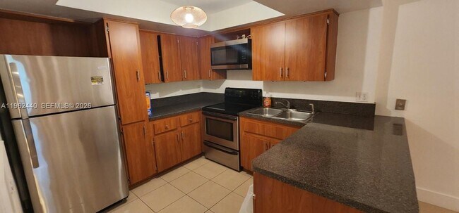 Building Photo - 23 N Valencia Dr