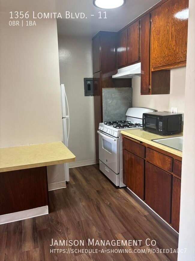 Foto del edificio - 1356 Lomita Blvd