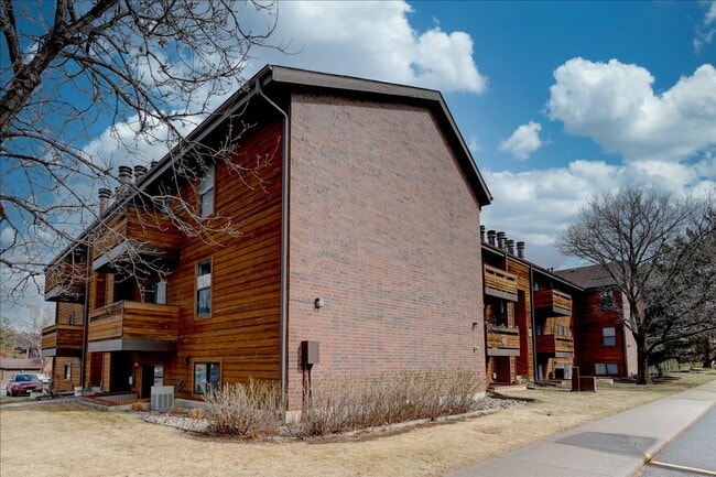 Photo - Comfy 2b/2ba with Outdoor Pool! Apartment