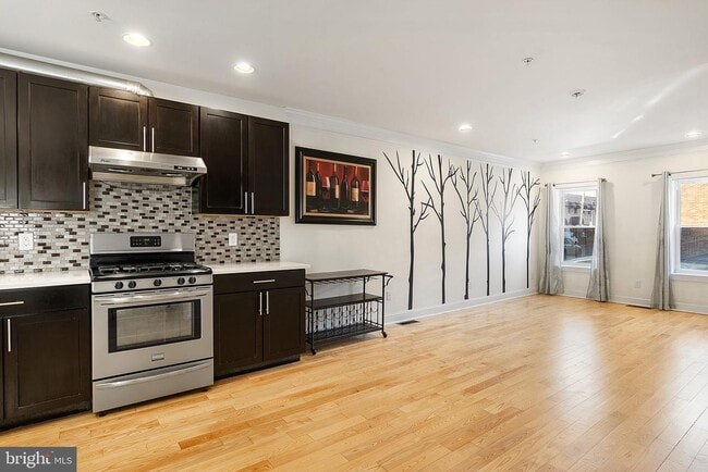 Building Photo - 1347 S 20th St
