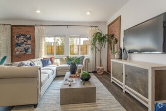 4BR, 2.5BA - 1,811SF - Aspen Vista at Anchor Pointe