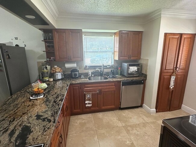 Building Photo - 3801 Inlet Cir