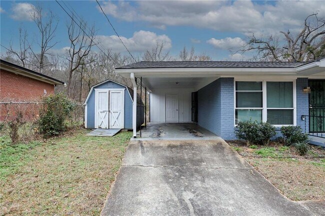 Foto del edificio - 667 Tara Cir SE