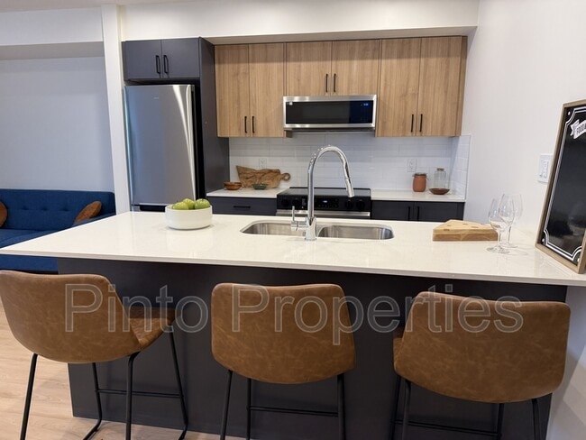 Building Photo - 8615-8108 108 St NW