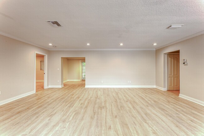 Foto del edificio - 900 NE 4th St