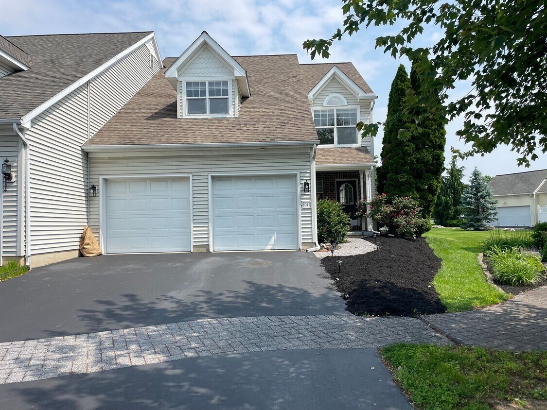 Foto principal - Luxury 3 Bedroom, 1.5 Bathroom End of Row ...