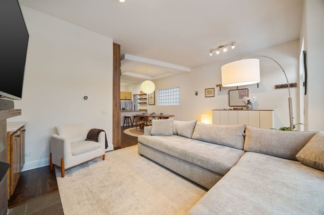 Foto del edificio - 2132 W Schiller St