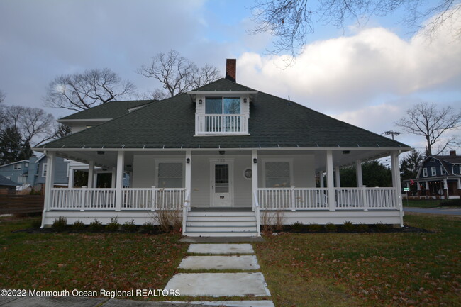Building Photo - 703 S Edgemere Dr
