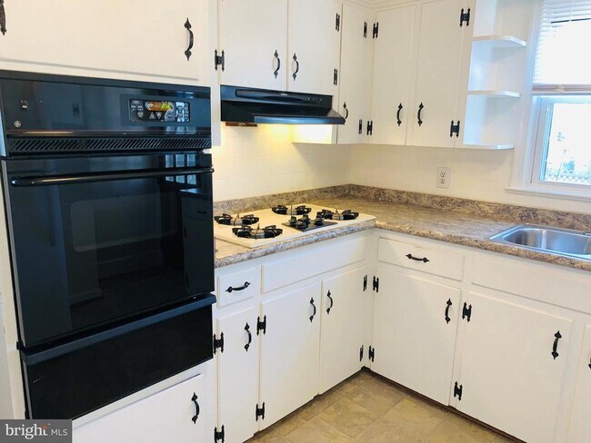 Building Photo - 125 Hillcrest Dr