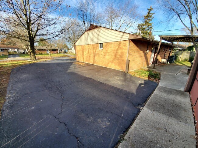 Building Photo - 5230 Wyandot Pl