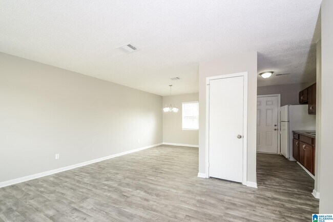 Foto del edificio - 541 Closhire Ln