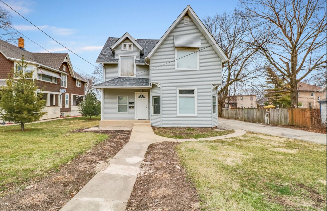 123 Jewett St, Elgin, IL 60123 123 Jewett St Elgin, IL Apartments