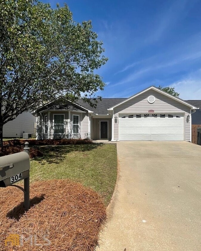 Foto principal - 304 Shadow Pond Rd