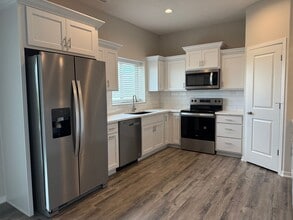 Building Photo - 7042 Serpentine Dr