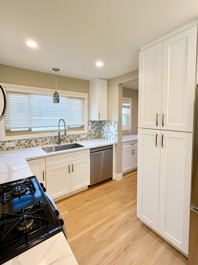 Foto del edificio - 3213 Atwater Ave