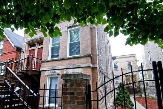 Building Photo - 2337 W Dickens Ave